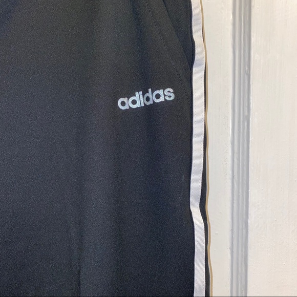 Adidas Women’s Design To Move Pants- Size M&L - Picture 5 of 9